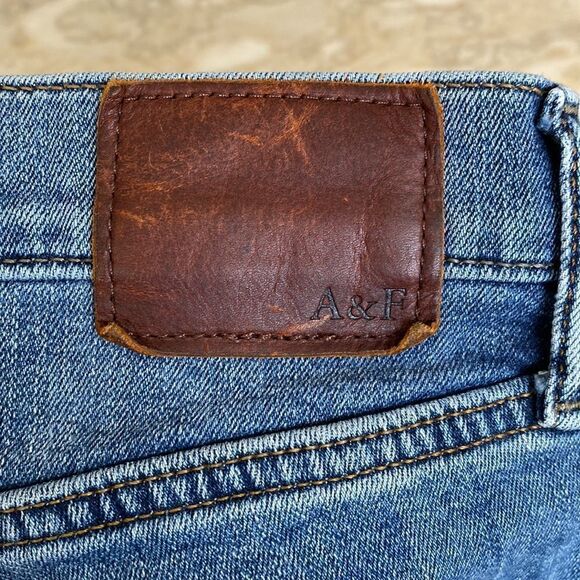 Abercrombie & Fitch Langdon Slim Fit Light Wash Denim Jeans 30” - Picture 8 of 15